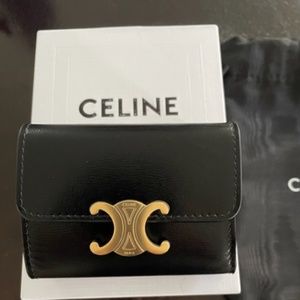 New Celine Wallet - Small Triomphe in shiny black calfskin